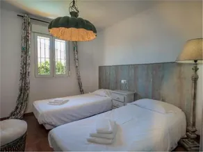 2166-Villa with garden, private pool, barbecue - Image 3