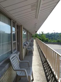 Riverview Motel - Image 2