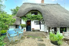 Grade II Listed Quaint Cottage in Berkswell - Image 2