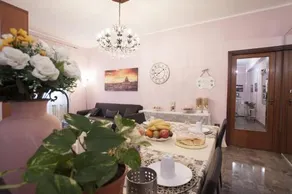 Laura - Image 4