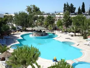 Summer Sun Beach Hotel - Image 1