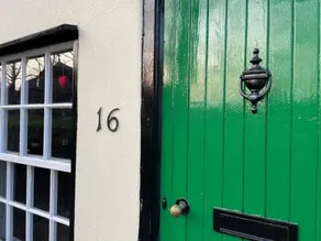 Charming Town Centre Character Cottage With Parking - Image 2