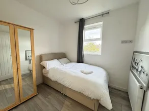 Three Double Rooms in Spacious Home - Image 4