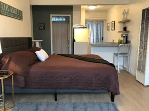 Venice Beach Studio Apartment B - Image 2