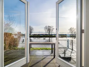 Stylish, modern holiday home with a terrace by the water - Image 2