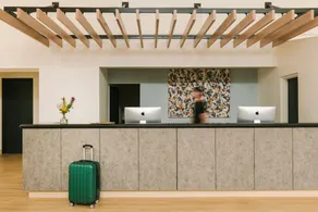 Clarion Suites Maingate - Image 3