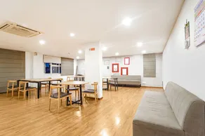 OYO Townhouse 611 Welcome Inn - Image 3