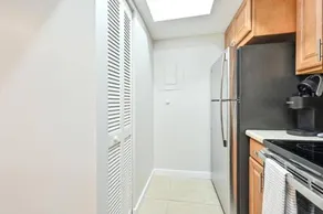 Renovated Beautiful Condo In Tropical Paradise - Image 3