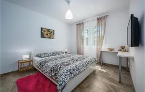 Two-Bedroom Holiday Home In Rakotule - Image 3
