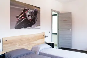 Italian Piston House - Image 4