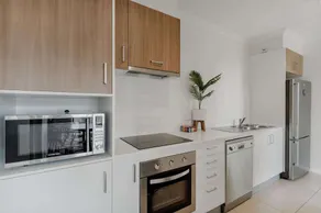 Peaceful 1-bed Apartment Close to Lonsdale St - Image 4