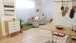 Cool Boho Apartment, 1min to Highway, Parking - Image 3