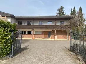 Apartments in Leafy Suburb - Image 4
