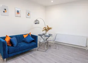 Chic City Apartment in Wallington - Image 3