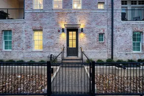 Town Lake Townhouse by Avantstay Hot Tub, Game Room & Skyline Views - Image 3