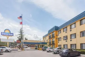Days Inn by Wyndham Bellingham - Image 2