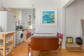 Charming 1-bed Apartment in Neutral Bay - Image 5