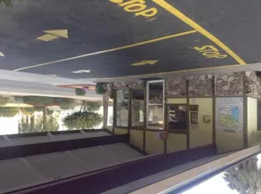 Tropics Motor Hotel - Image 3