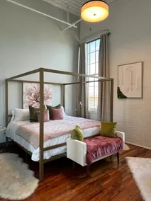 New Lux 2br/2ba penthouse in a Historic Building - Image 3