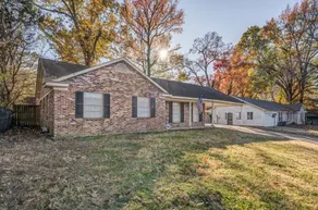 Mins from Parks Hiking & Dining Brick Bungalow - Image 5