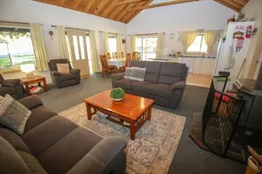 Camellia Lodge - Image 3