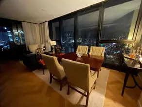 Sydney Cosmopolitan CBD Apartment - Image 5