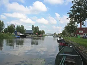 Home With Vinyls, Bikes and Waterways - Image 2
