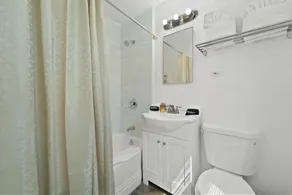 Sunny Suite on 43rd - Image 3