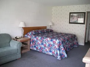 Hospitality Courtyard Inn - Image 3