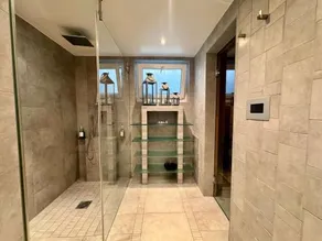 Luxurious 4-Bedroom Villa on the Shores of Geneva Lake by GuestLee - Image 2