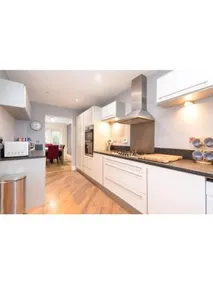 Pass the Keys | Spacious, modern & tasteful townhouse for up to 8! - Image 5