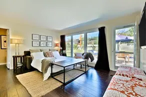 Beautiful Beach Cottage w/ Ocean Views + Large Grass Yard - Image 4