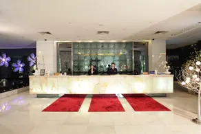 Q Hotel - Image 5