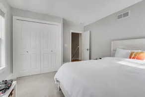 Lakefront Retreat - Image 3