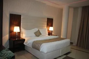 Pearls Venice Hotel Apartments - Image 3