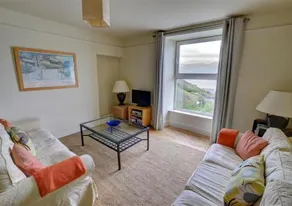 Middle Apartment - Image 3