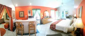 Atlantis House's Master Suite... Voted top 25 in USA - Steps From Beaches - Image 5