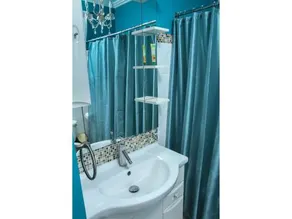 Room in Guest room - Comfortable, cozy, private bedroom in a lovely private residence - Image 4
