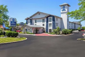 Days Inn & Suites by Wyndham Schaumburg - Image 5
