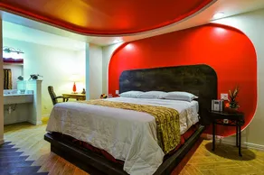 Romantic Inn & Suites - Image 3
