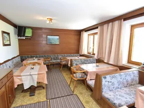 Spacious Apartment near Ski Trail in Maishofen - Image 2