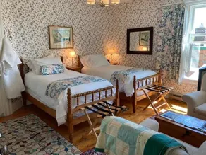 Mecklenburgh Inn - Image 2