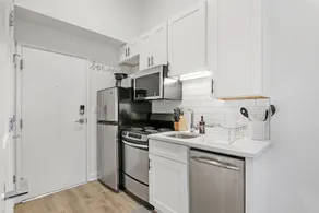 Elite Studio Apt near Shops in Uptown - Image 2