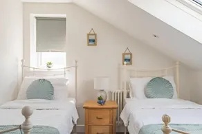 Large family home by the sea - The George - Image 4