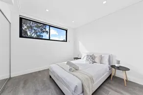 modern 3 bedroom townhous in Ashfield - Image 5