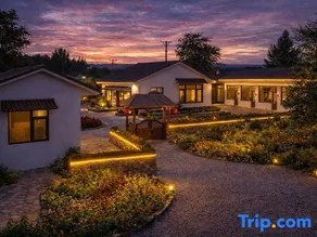 Yunyin Xiaozhu · Datong Yungang Ancient City Scenic Resort Homestay - Image 1