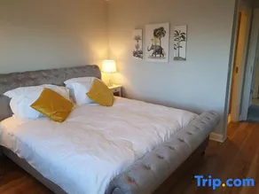 Aran Guesthouse - Kingsize Bed with Ensuite - Image 4