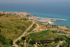 Luxurious Mansion in Parghelia near Sea - Image 4
