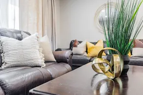 Cheerful 3 Bedroom - 2 Bath House Free Parking - Image 3