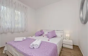 Amazing Home in Murvica With Wifi, 2 Bedrooms and Outdoor Swimming Pool - Image 4